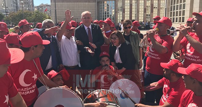 Fatma Şahin'den davul-zurna şov