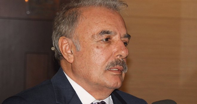 Ferdi Tayfur Dolandırıcıların Kurbanı Oldu