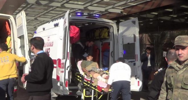 Fırat Kalkanı'nda 3 Türk askeri yaralandı