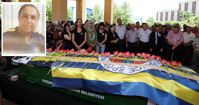 GAÜN Enver Hoca’ya ağlıyor