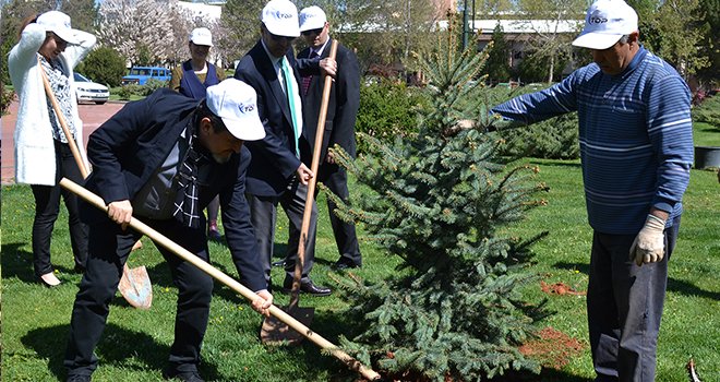 GAÜN Kampüs’e 500 fidan