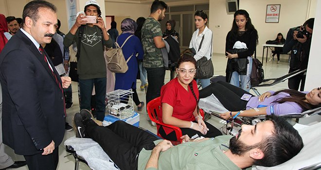 GAÜN öğrencileri kan bağışında rekora koşuyor
