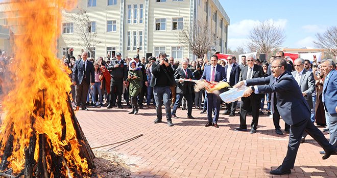 GAÜN’de baharın müjdecisi coşkuyla nevruzu kutladı