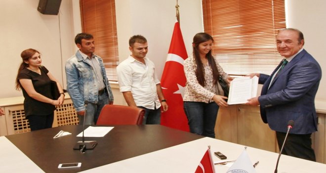 GAÜN’ün tercih birincilerine teşekkür plaketi