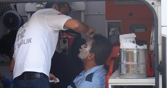 Gazdan Etkilenen Polislere Ambulansta Müdahale Edildi