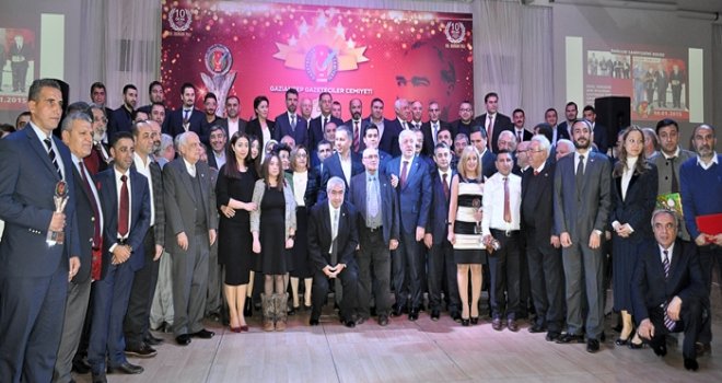 GAZETECİLERİN GURUR GECESİ