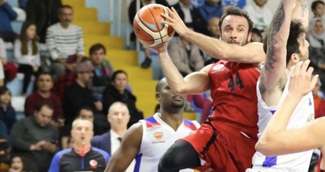Gaziantep Basketbol rakibi Büyükçekmece'ye fark attı:69-93