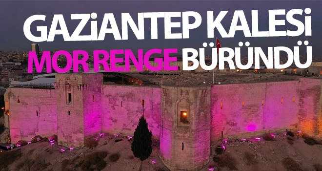 Gaziantep Kalesi 'Mor Renge' büründü