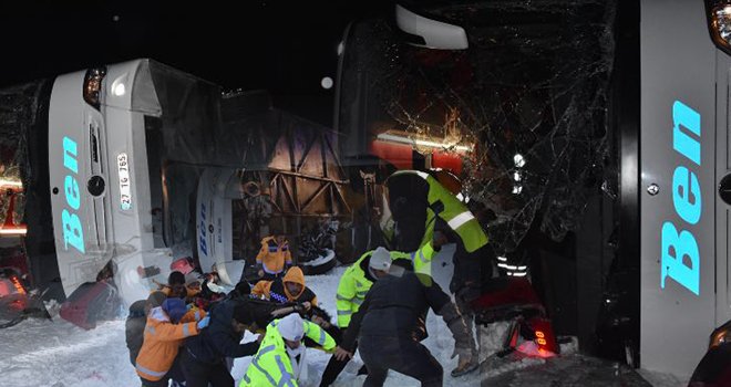 Gaziantep otobüsü şarampole devrildi: 1 ölü, 46 yaralı