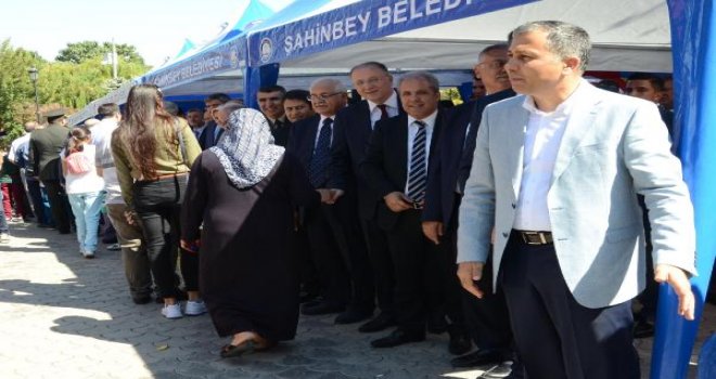 GAZİANTEP PROTOKOLÜ VATANDAŞLA BAYRAMLAŞTI