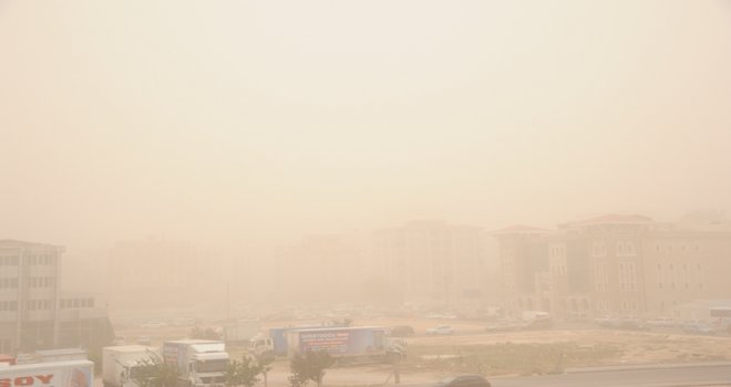 GAZİANTEP'İ TOZ BULUTU KAPLADI
