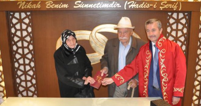 Gaziantepli yaşlı çift 5 yıl sonra nikah kıydı
