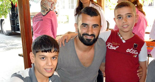 Gaziantepspor bayram için çocuk yuvasını ziyaret etti