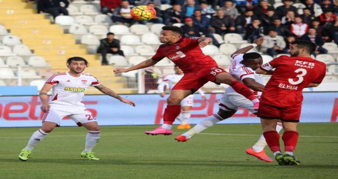 GAZİANTEPSPOR SİVAS'TA İKİNCİ YARIDA YIKILDI