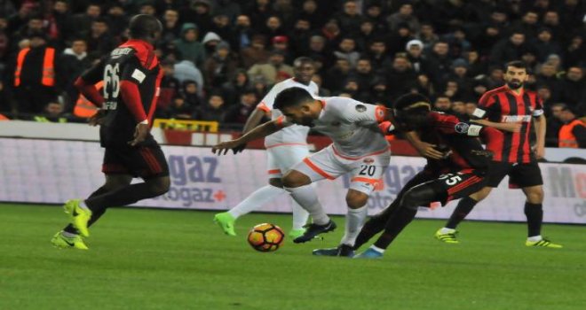 Gaziantepspor'dan altın değerinde 3 puan