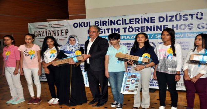 Gaziantep’te 130 okul birincisi öğrenciye bilgisayar hediyesi