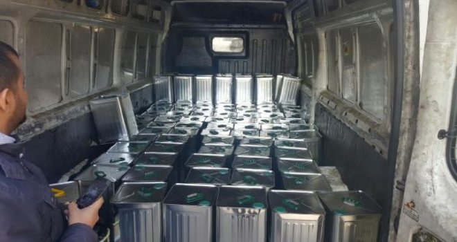 Gaziantep'te 2 ton 280 kilo kaçak zeytinyağı ele geçti