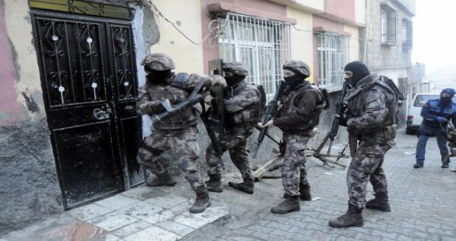 Gaziantep'te 200 polisle şafak operasyonu: 15 gözaltı