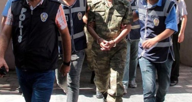 FETÖ'den gözaltına alınan 21 asker Adliyede