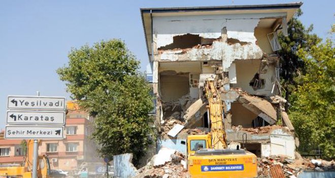 Gaziantep'te 47 yıllık polis merkezi yıkıldı