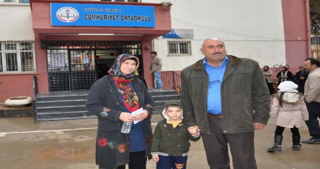 Gaziantep'te 7 çocuk annesi YGS'de ter döktü