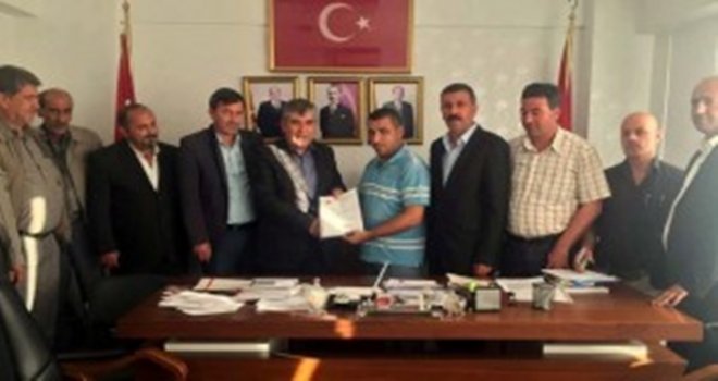 Gaziantep'te AK Partili Belediye Başkanı, MHP İlçe Başkanı oldu