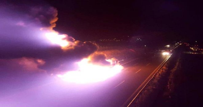Gaziantep'te amonyum nitrat yüklü tanker alev alev yandı