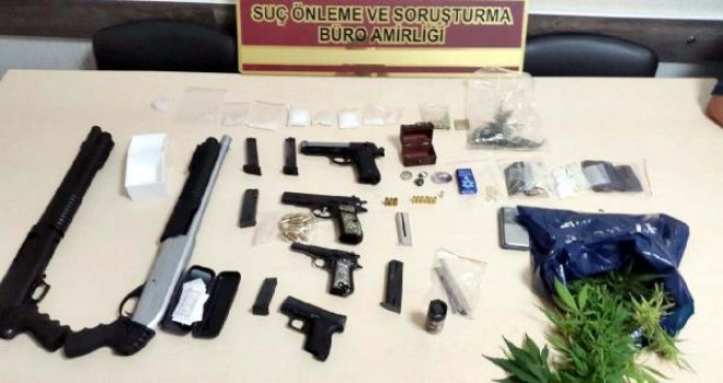 Gaziantep'te aranan şüpheli silah, uyuşturucu ve tarihi eserle yakalandı