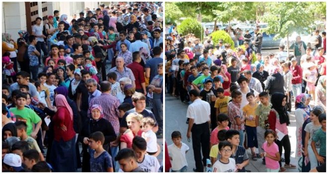 Gaziantep'te, karne hediyesi ayakkabı izdihamı