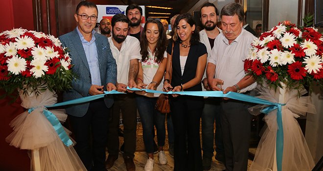 Gaziantep'te 'Bi Düzine' resim sergisi açıldı