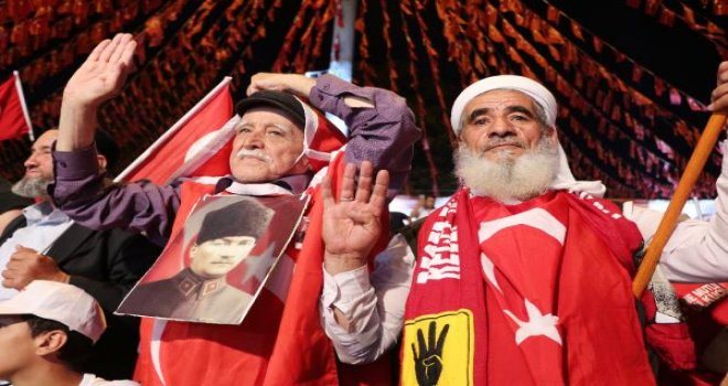 Gaziantep'te binler, 'Demokrasi nöbeti'nde