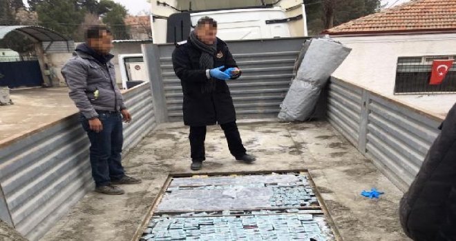 Gaziantep'te bir TIR'da 1.5 milyon liralık ilaç ele geçti