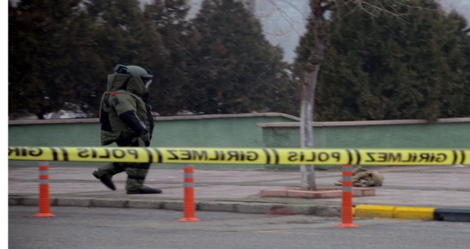 Gaziantep'te Bomba Paniği! Valilik Önünde Şüpheli Paket