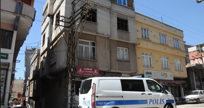 Gaziantep'te çakmakla oynayan 2 yaşındaki çocuk evi yaktı