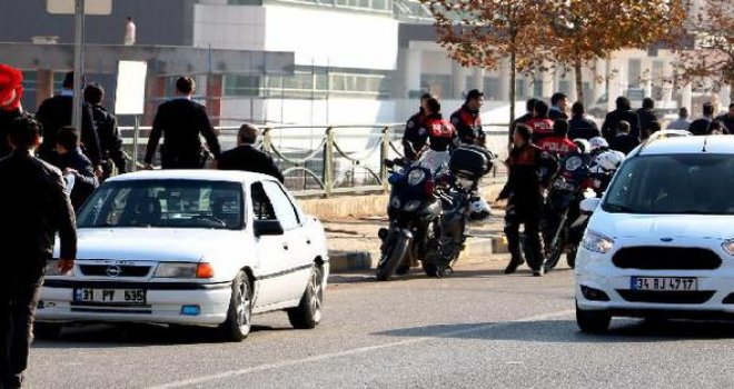 Gaziantep'te Düğün konvoyunda kavga: 2 polis yaralı