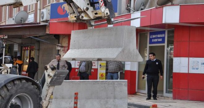 Gaziantep'te Emniyet Müdürlüğü önüne betonlu önlem