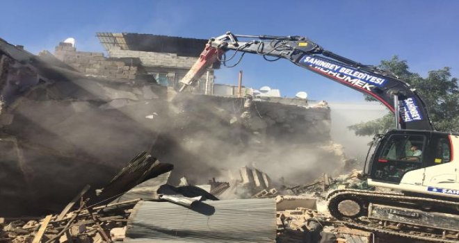 Gaziantep'te göçük meydana gelen ev yıkıldı