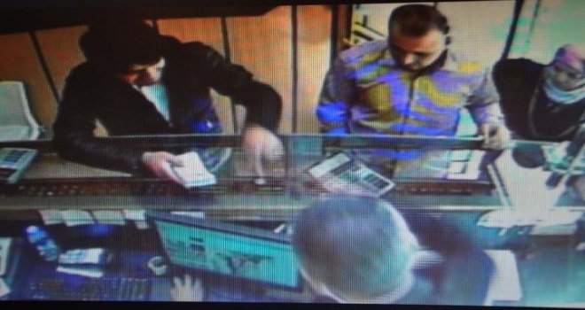 GAZİANTEP'TE HIRSIZLIK GÜVENLİK KAMERASINDA