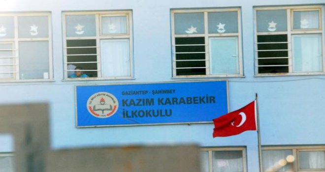 Gaziantep'te ilkokul öğrencisinin çantasında tabanca 