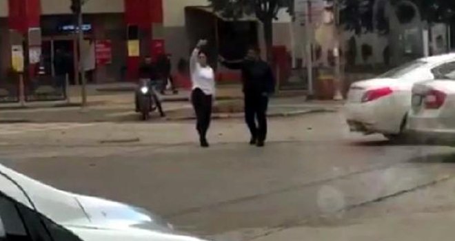 Gaziantep'te ışıklar çalışmayınca trafiği yönlendirdiler