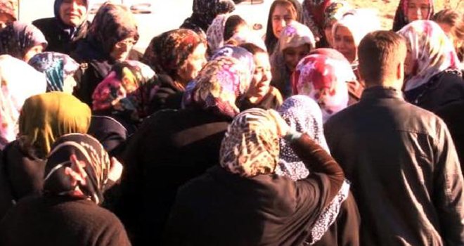 Gaziantep'te kazada ölen baba ve 2 oğlu toprağa verildi