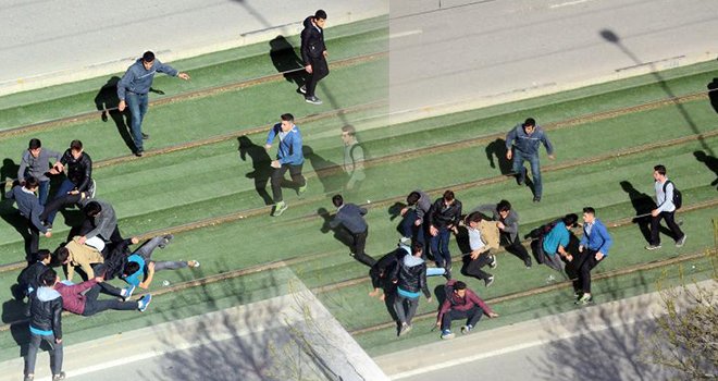 Gaziantep'te, liseliler tekme tokat kavga etti