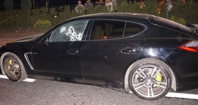 Gaziantep'te lüks araca saldırı 1 yaralı