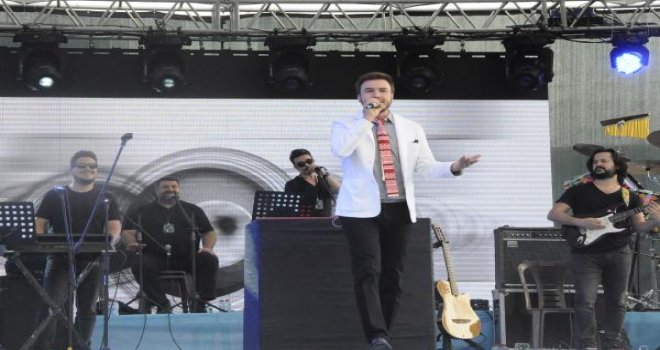 Gaziantep'te Mustafa Ceceli konserine yoğun ilgi