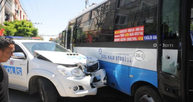 Gaziantep’te, olaya giden polis ekibi kaza yaptı