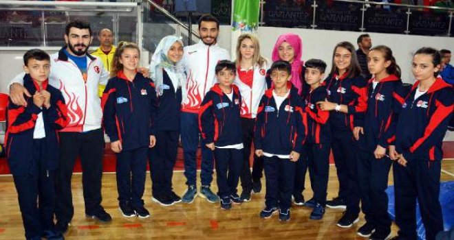 Gaziantep'te Olimpik sporcular Suriyeli çocuklarla buluştu