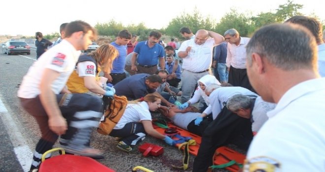 Gaziantep'te otomobil devrildi: 10 yaralı