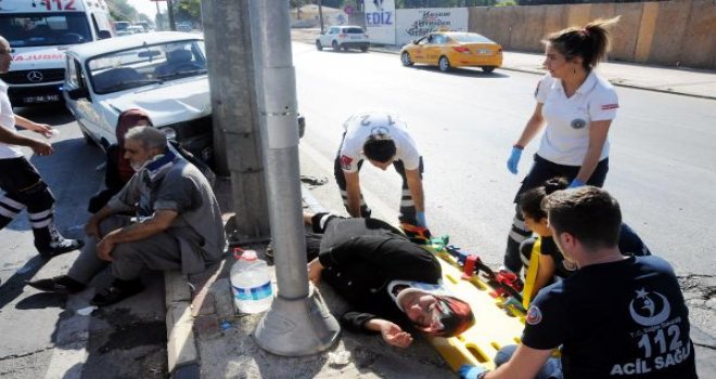 Gaziantep'te otomobil elektrik direğine çarptı...