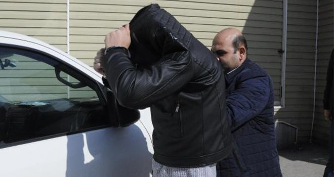 Gaziantep'te otomobilde 10 kilo esrar ele geçti