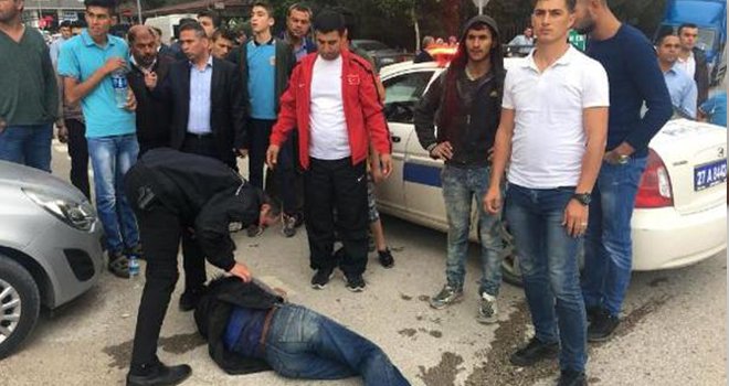 Gaziantep'te motosiklet otomobille çarpıştı: 1 yaralı